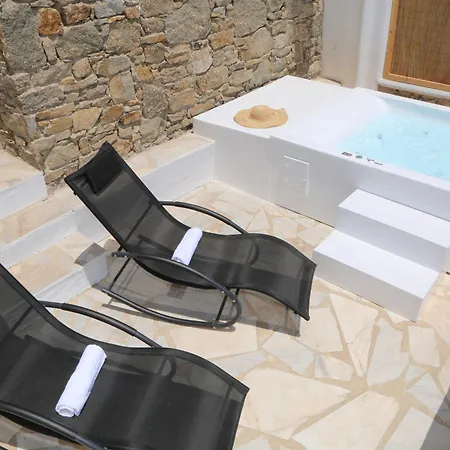 Cycladic With Hot Tub *